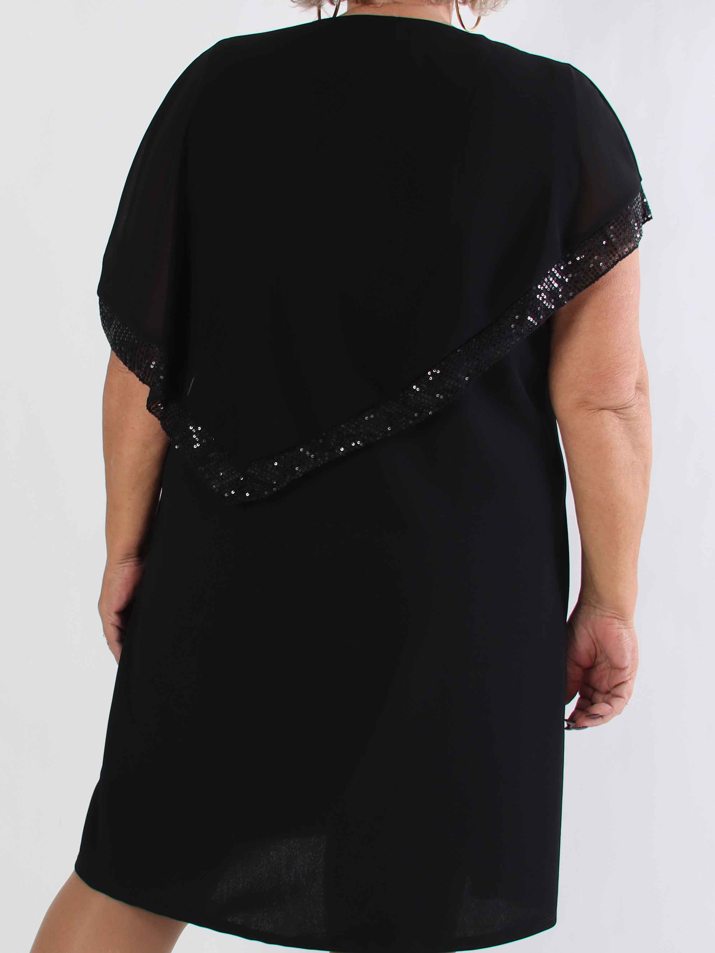 Dorta - Sort plus size kjole med pailletdetaljer